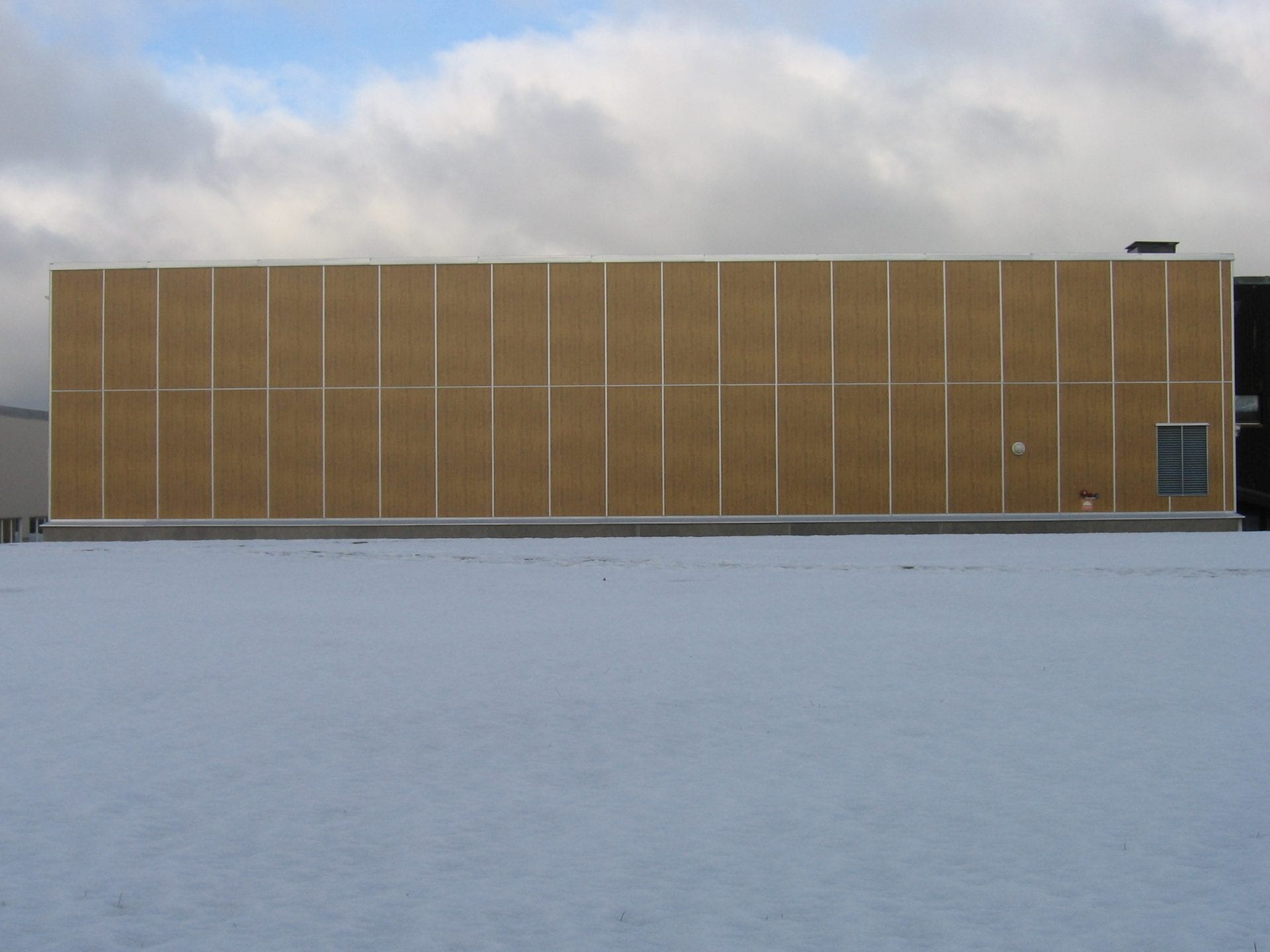 Fibercementskiva utomhus – Lamiroc hållbara fasadskivor i högtryckslaminat som alternativ till fibercement